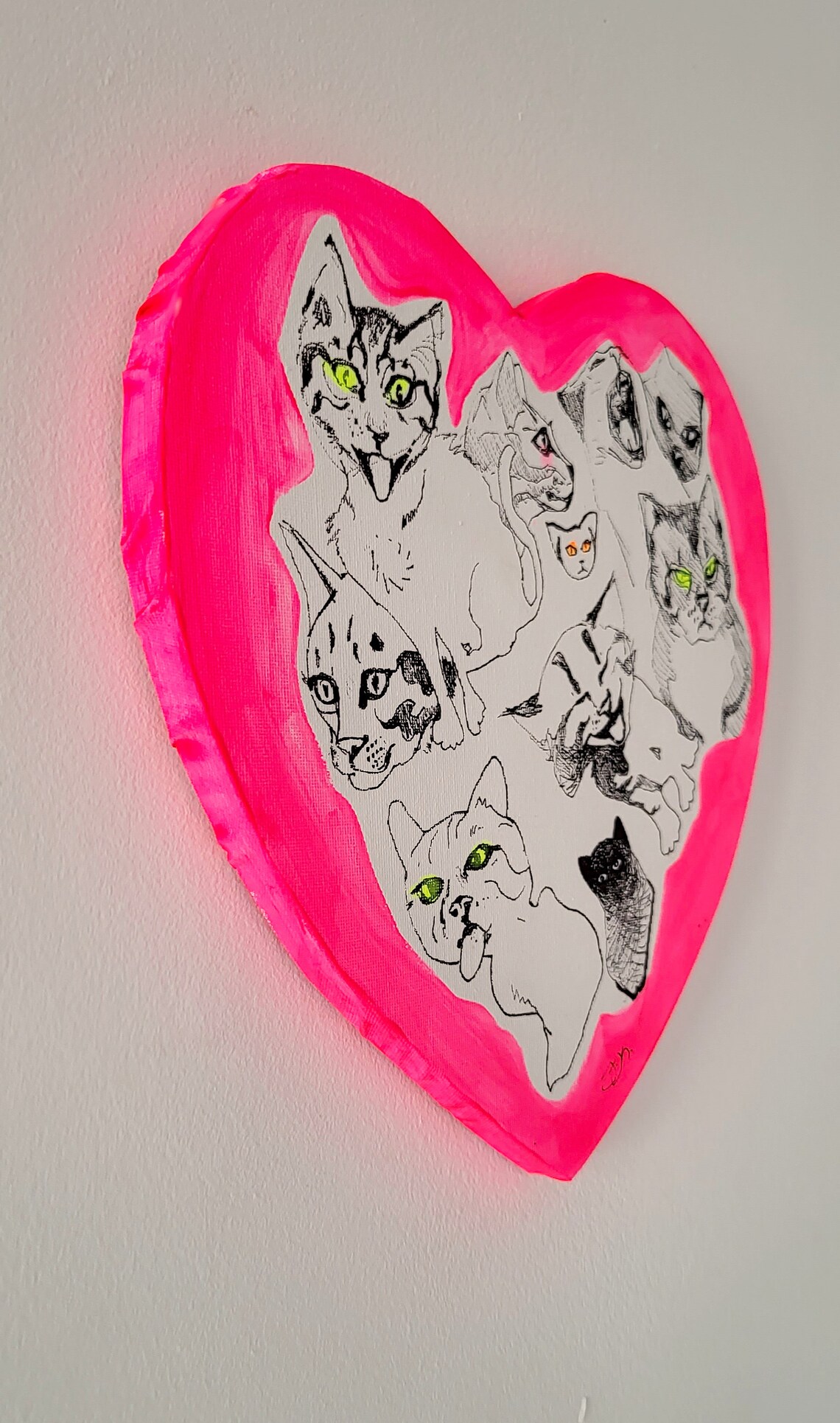 Cats - original painting, heart canvas, fluo pink - 画像 (5)
