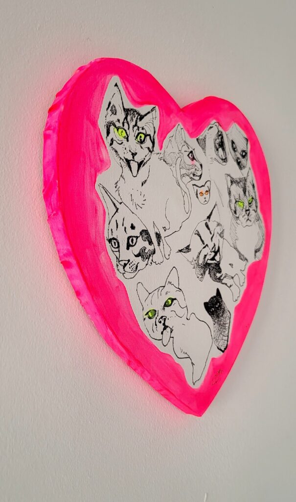ハート型のアクリル原画 猫の絵画の横から見たイメージ