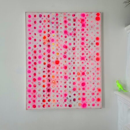 ピンクインテリアの部屋に合う蛍光ピンクの抽象画の正面イメージ