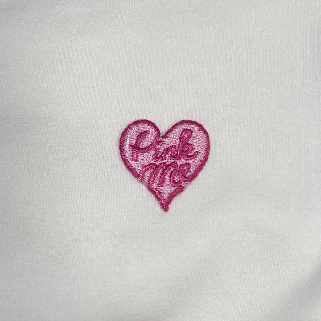 Pink Me ワンポイントTシャツ_刺繍アップ