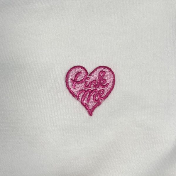 Pink Me ワンポイントTシャツ_刺繍アップ