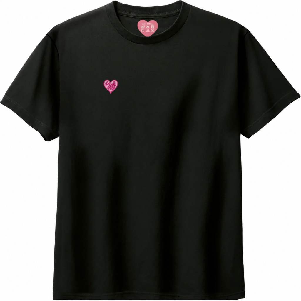 Pink Me ワンポイントTシャツ_右胸_ブラック