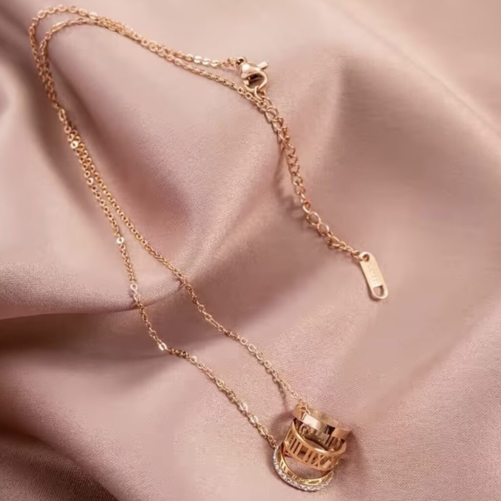ステンレス-トリプルリングネックレス 全体イメージ