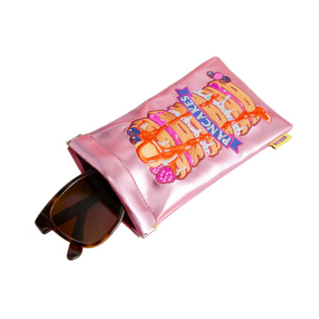 パンケーキ-サングラスポーチ使用イメージ